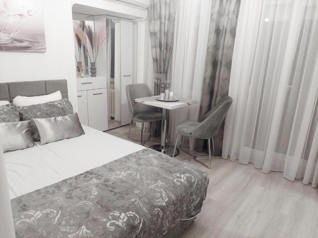 City Lux Square Apartment Скоп'є Екстер'єр фото