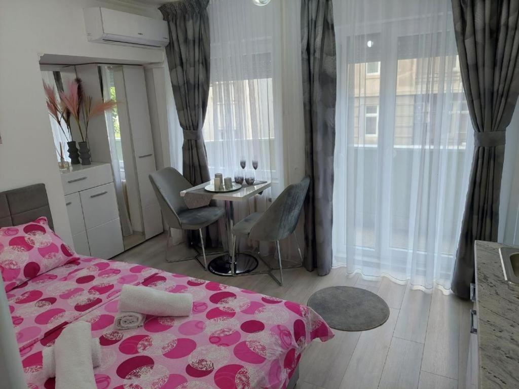 City Lux Square Apartment Скоп'є Екстер'єр фото